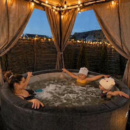 منزل للإقامة Polanki 17 Z Jacuzzi Ogrodowym Na Wylacznosc I Wspolnym Basenem