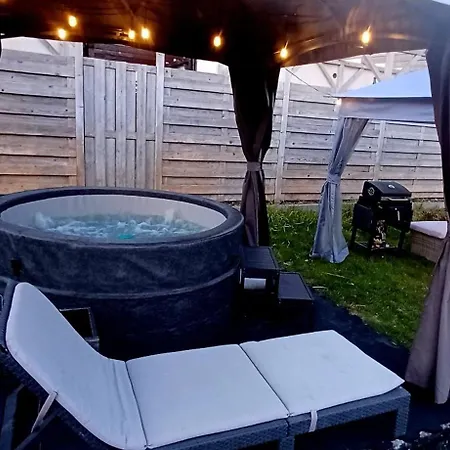Polanki 17 Z Jacuzzi Ogrodowym Na Wylacznosc I Wspolnym Basenem منزل للإقامة ليبا