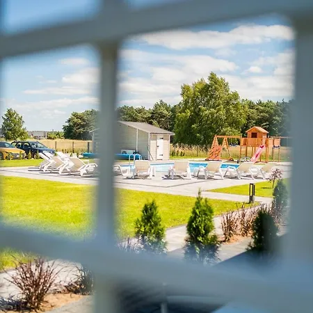 Alloggio in famiglia Apartament Polanki 17 Z Jacuzzi Ogrodowym Na Wylacznosc I Wspolnym Basenem Łeba